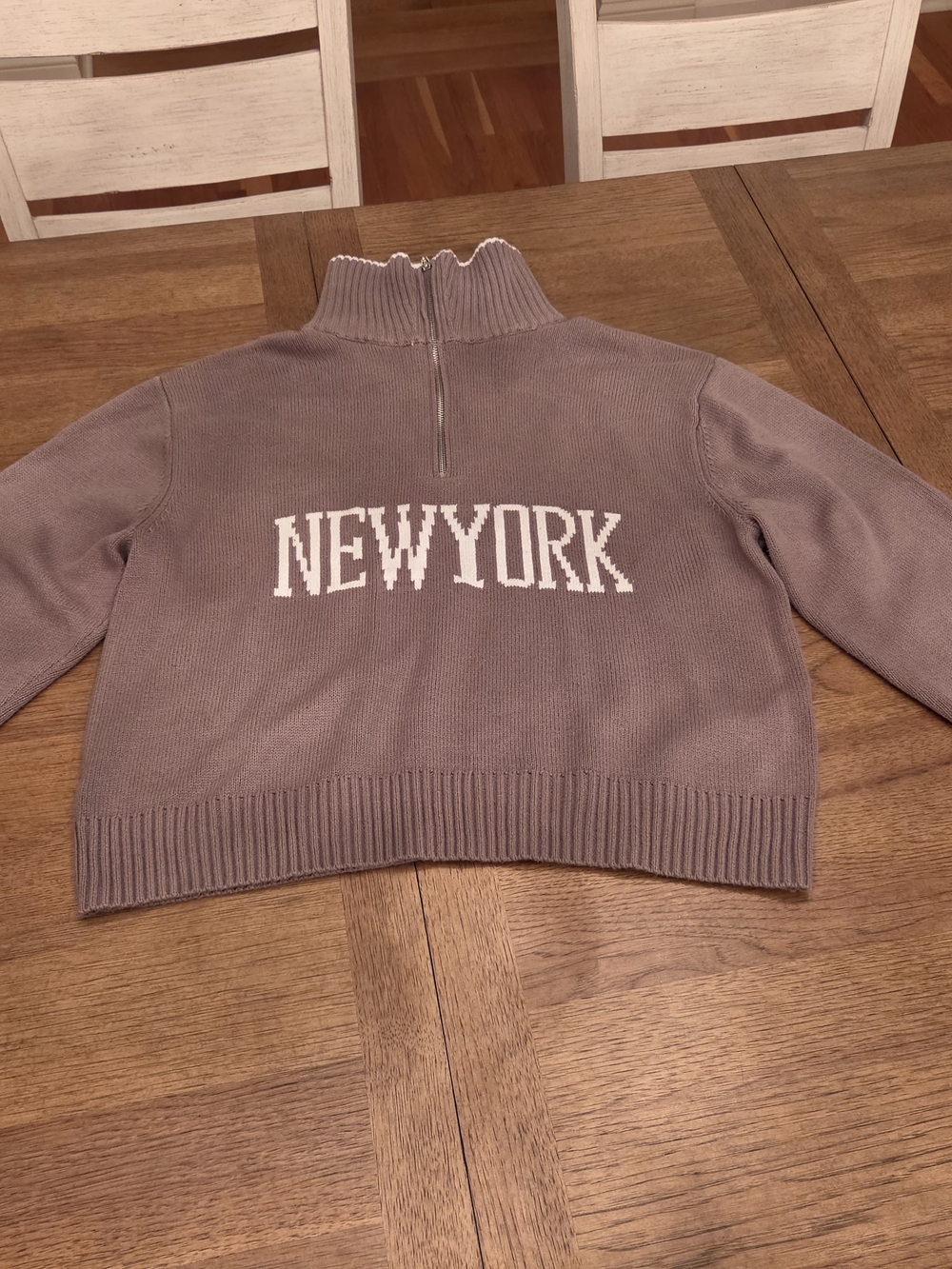 Hollister Cropped Zip Mock-Neck Sweater in Taupe with White Logo Size Small